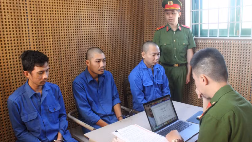 Các đối tượng mua bán hoá đơn trái phép bị Cơ quan Cảnh sát điều tra Công an thành phố Gia Nghĩa, tỉnh Đắk Nông, ra quyết định khởi tố. (Ảnh: Công an tỉnh Đắk Nông)