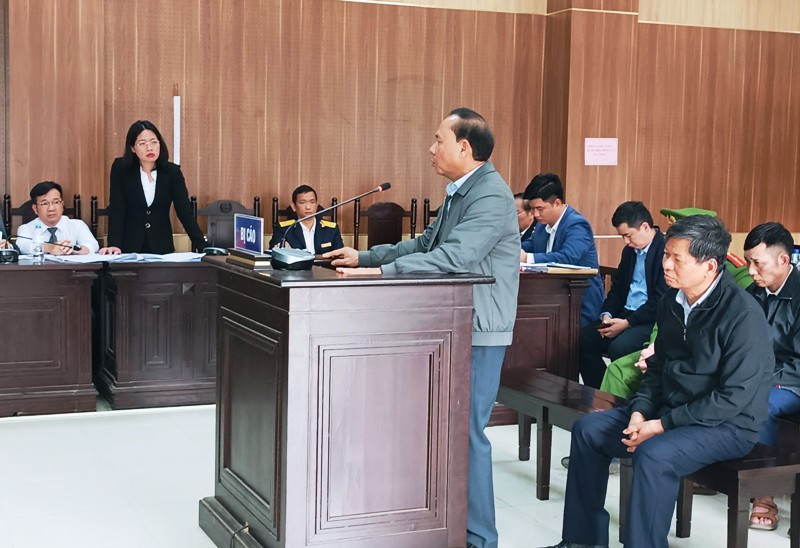 Các bị cáo tại phiên xét xử.