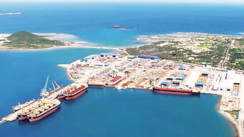 Toàn cảnh Nhà máy đóng tàu Hyundai Việt Nam. 