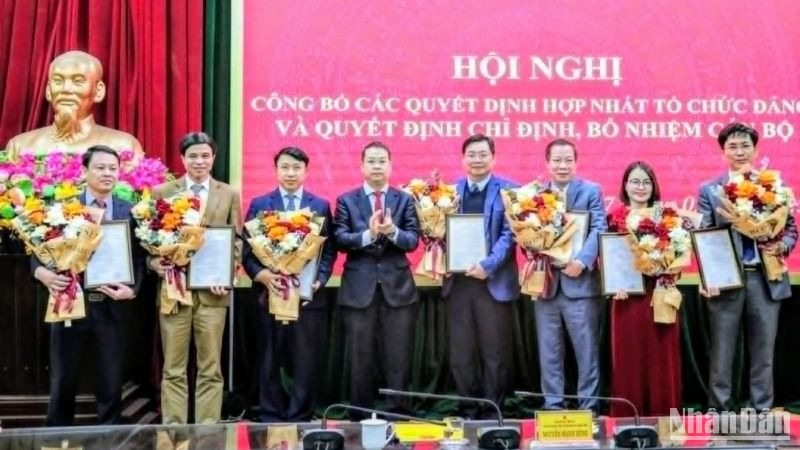 Trao Quyết định bổ nhiệm Giám đốc, Phó Giám đốc Sở Tài chính tỉnh Thái Bình.