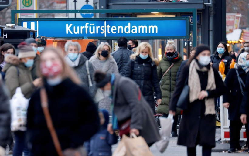 Người dân Đức trên đường phố. (Ảnh: Reuters)