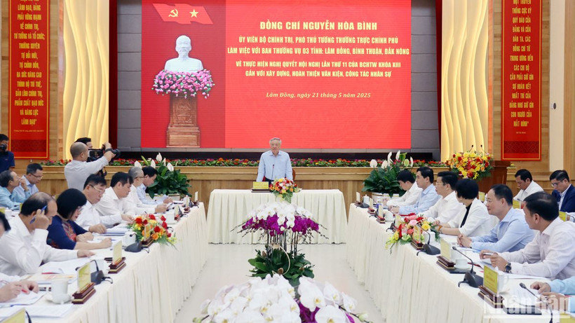 Ủy viên Bộ chính trị, Phó Thủ tướng Thường trực Chính phủ Nguyễn Hòa Bình làm việc với Ban Thường vụ 3 tỉnh Lâm Đồng, Bình Thuận và Đắk Nông ngày 21/5.