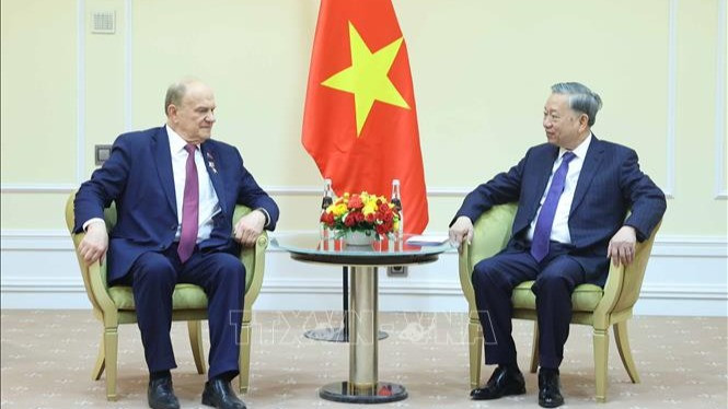 Tổng Bí thư Tô Lâm và Chủ tịch Đảng Cộng sản Nga Gennady Zyuganov. (Ảnh: TTXVN)