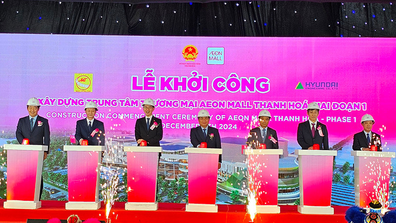 Các đại biểu khởi công dự án.