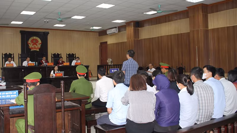 Quang cảnh phiên xét xử.