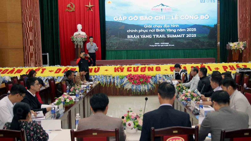 Quang cảnh Lễ công bố giải chạy địa hình chinh phục núi Brăh Yàng năm 2025.