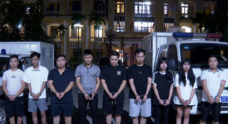 Các đối tượng lừa đảo, chiếm đoạt tài sản trên không gian mạng bị bắt tạm giam. (Ảnh: Công an cung cấp)