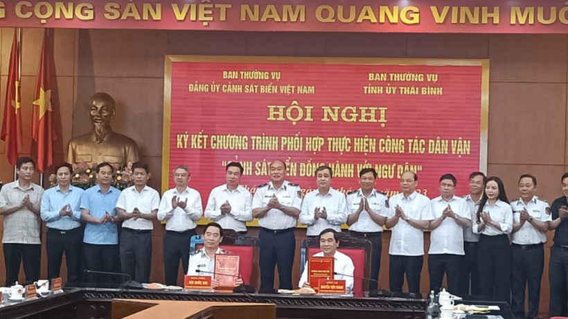 Quang cảnh lễ ký kết.