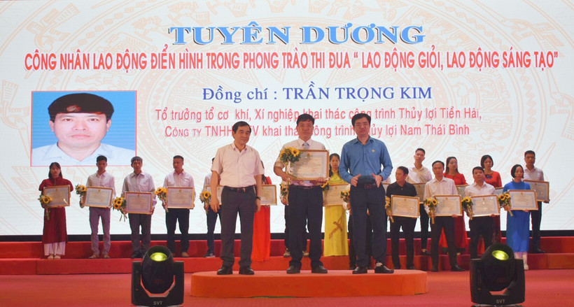 Vinh danh các điển hình tiên tiến trong phong trào thi đua yêu nước "Lao động giỏi, lao động sáng tạo".