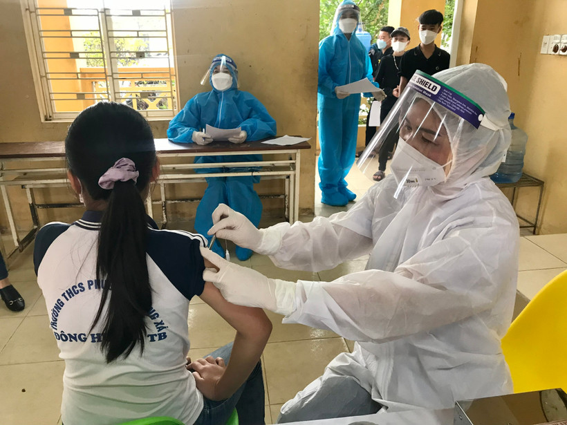 Ban chỉ đạo phòng, chống dịch Covid-19 tỉnh Thái Bình yêu cầu các địa phương tiếp tục tập trung tiêm vaccine, trong bối cảnh nhiều người dân đã tiêm các mũi cơ bản từ 1 năm nay nên suy giảm hệ miễn dịch.
