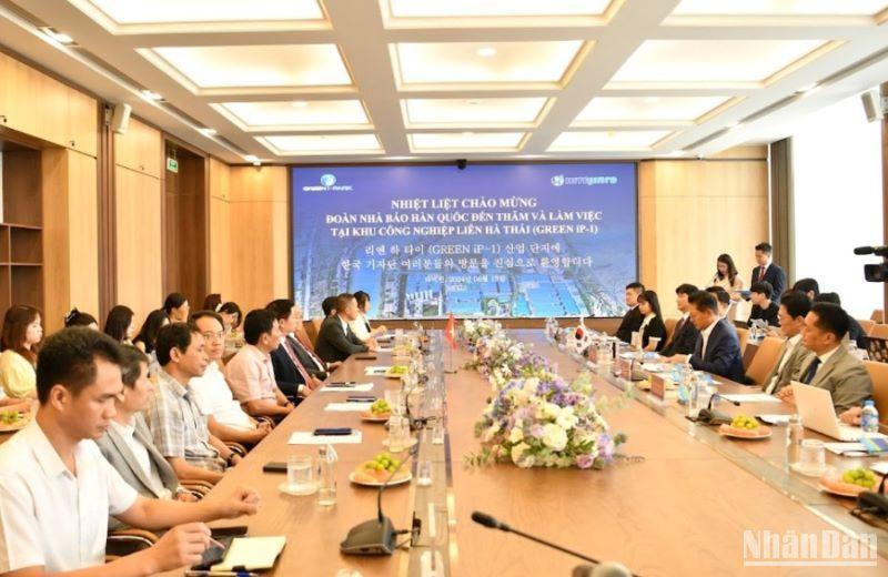 Quang cảnh buổi làm việc giữa đoàn thông tấn, báo chí Hàn Quốc với tỉnh Thái Bình.