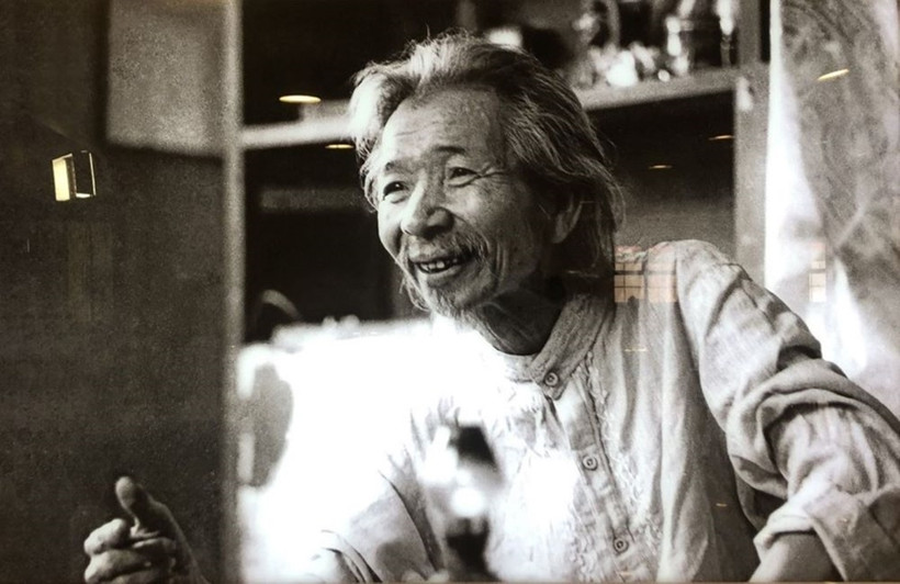 Nhạc sĩ Văn Cao qua ống kính của nghệ sĩ nhiếp ảnh Nguyễn Đình Toán. (Ảnh: Báo Quân đội nhân dân)