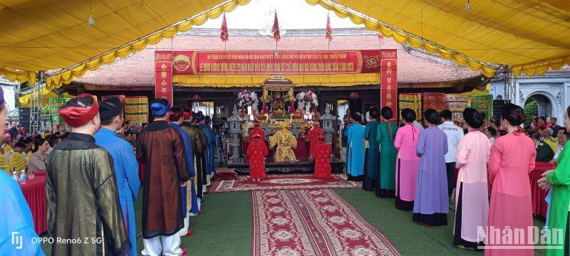 Lễ tưởng niệm được tổ chức trang trọng tại sân đền Thánh, trong khu di tích đền Trần, xã Tiến Đức, huyện Hưng Hà, tỉnh Thái Bình. (Ảnh: Mai Tú)