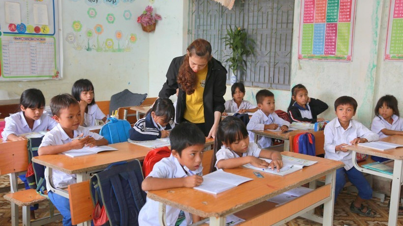 Tỷ lệ học sinh tốt nghiệp cấp THCS và cấp THPT vùng Bắc Trung Bộ và Duyên hải Trung Bộ đều thấp hơn so với bình quân cả nước. (Ảnh minh họa: Báo Dân tộc và Phát triển)