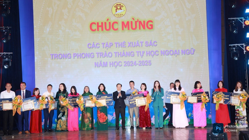 Các tập thể xuất sắc trong phong trào tháng tự học ngoại ngữ năm học 2024-2025.