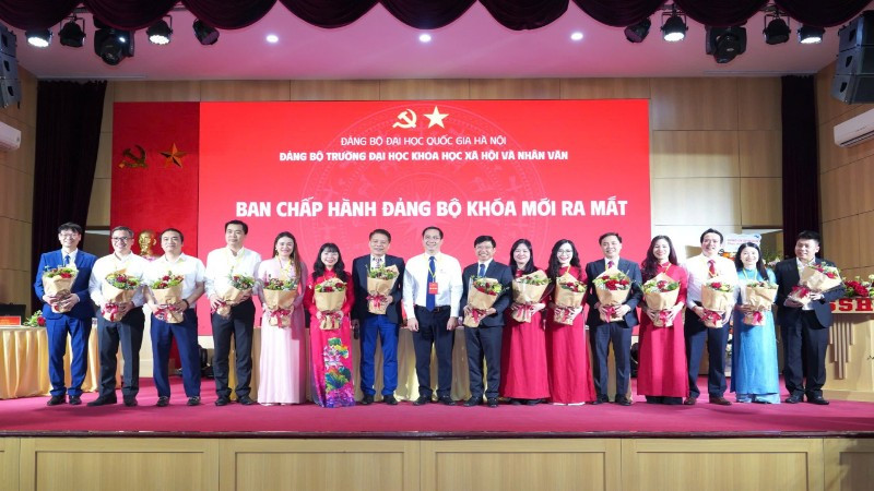 Ban Chấp hành Đảng bộ khóa mới ra mắt.