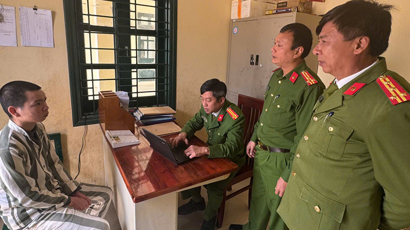 Phạm nhân khai báo lý do trốn trại với cơ quan chức năng.