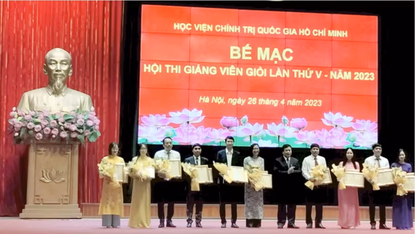 Lễ bế mạc, trao giải thưởng Hội thi giảng viên giỏi cấp học viện.