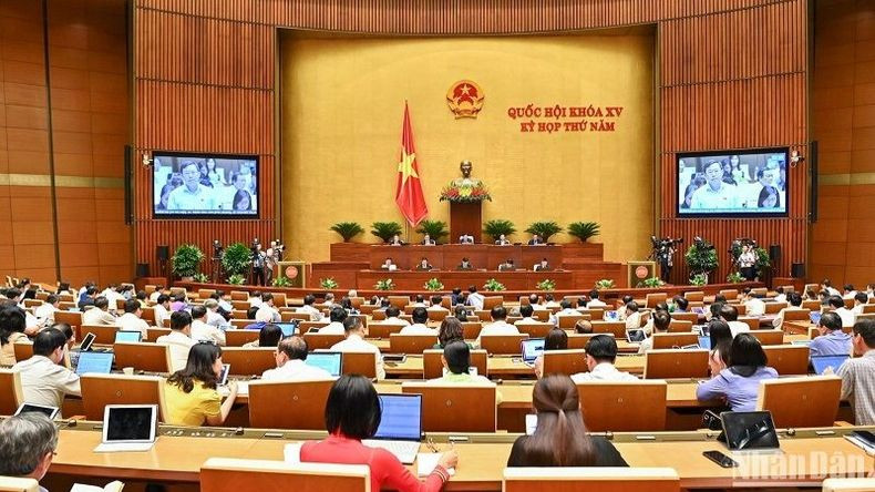 Quang cảnh phiên thảo luận ở Hội trường Diên Hồng chiều 31/5. (Ảnh: DUY LINH)