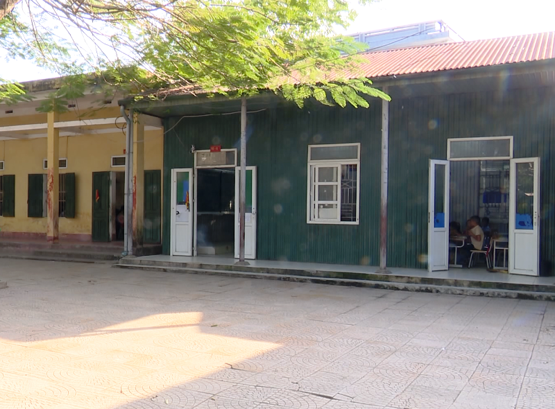 Phòng học tạm ở Trường tiểu học Hải Thanh, thị xã Nghi Sơn.