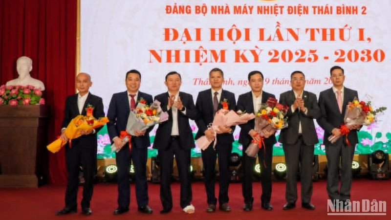 Ra mắt Ban chấp hành Đảng bộ Nhà máy Nhiệt điện Thái Bình 2, nhiệm kỳ 2025-2030.