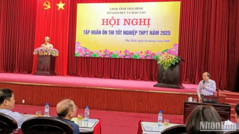 Việc tập huấn cho tất cả giáo viên môn Toán, Ngữ văn khối Trung học phổ thông trước Kỳ thi Tốt nghiệp Trung học phổ thông thể hiện sự quan tâm, mong muốn kết quả thi sẽ được nâng lên.