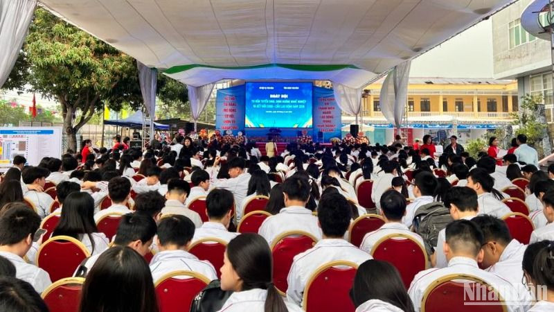 Có 1.000 học sinh các Trường trung học phổ thông trên địa bàn tỉnh Thái Bình được tư vấn, hướng nghiệp tại sự kiện.