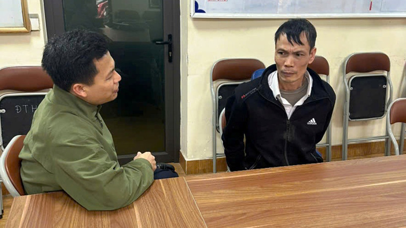 Công an xét hỏi đối tượng Đỗ Văn Nhựa.