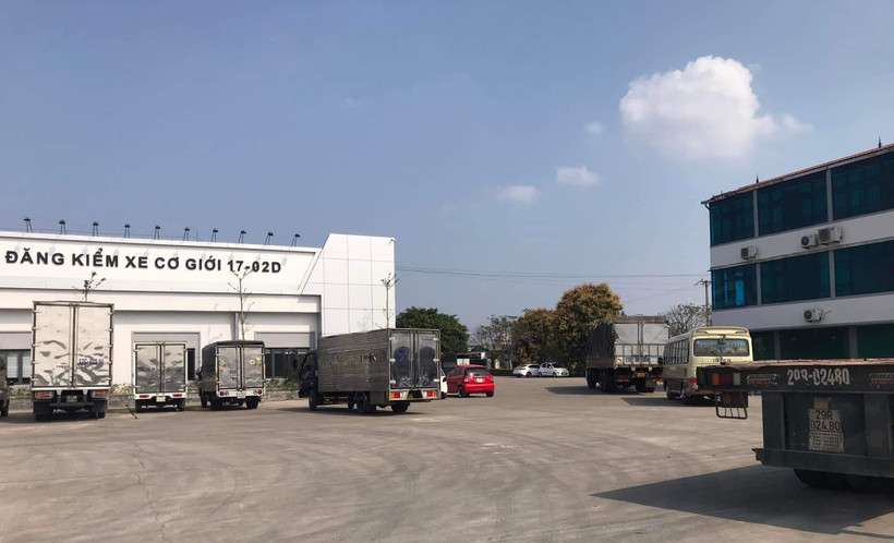 Ngày đầu hoạt động trở lại, số phương tiện đến kiểm định tại Trung tâm đăng kiểm xe cơ giới 17-02D tỉnh Thái Bình khá thưa thớt.