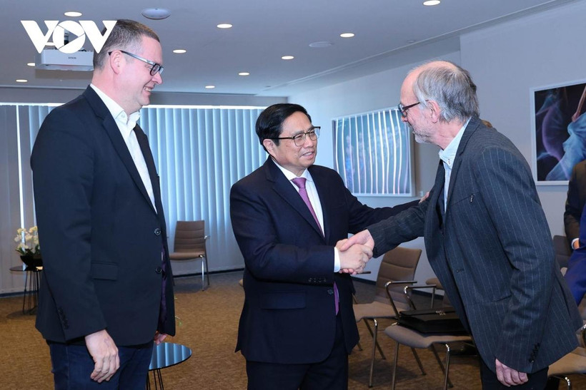 Thủ tướng Phạm Minh Chính gặp gỡ và trao đổi với Lãnh đạo Đảng Lao động Bỉ. (Nguồn: VOV)