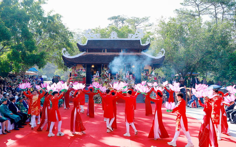 Linh thiêng nguồn cội.