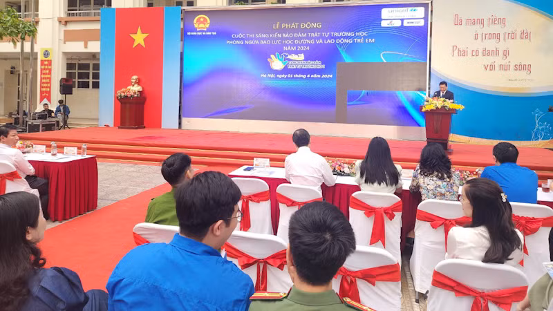 Quang cảnh buổi lễ phát động.