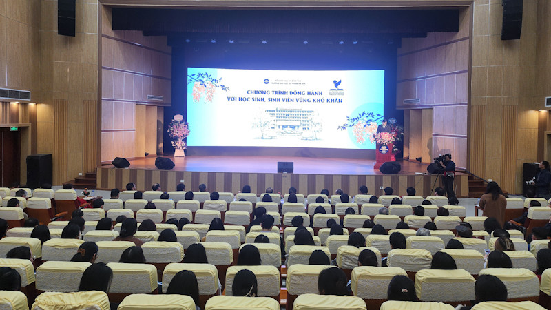 Quang cảnh buổi lễ ra mắt Quỹ đồng hành học sinh, sinh viên vùng khó khăn.