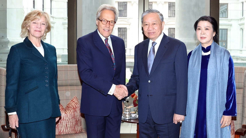 Tổng Bí thư Tô Lâm và Phu nhân tiếp Công tước xứ Richmond Charles Gordon-Lennox và Phu nhân. (Ảnh: TTXVN)