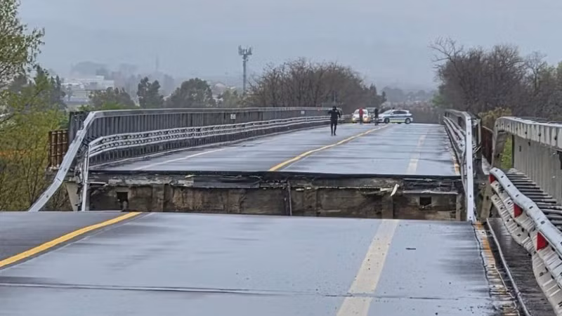 Sập cầu trên tuyến quốc lộ huyết mạch của Italia