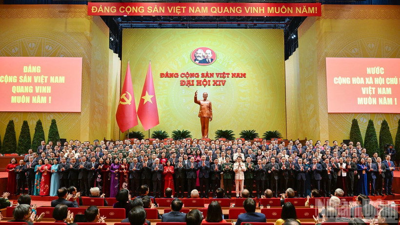 Ban Chấp hành Trung ương Đảng Cộng sản Việt Nam khóa XIV ra mắt Đại hội. (Ảnh: DUY LINH)