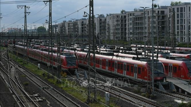 Tàu hỏa tại nhà ga ở Frankfurt, Đức. (Ảnh: THX/TTXVN)