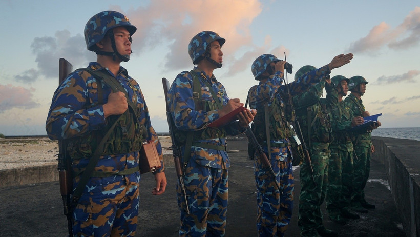 Công tác huấn luyện, sẵn sàng chiến đấu được duy trì cao độ tại Trường Sa, góp phần bảo vệ biên cương của Tổ quốc, đóng góp vào sự thành công của Đại hội đại biểu toàn quốc lần thứ XIV của Đảng. (Ảnh: TRUNG HƯNG)