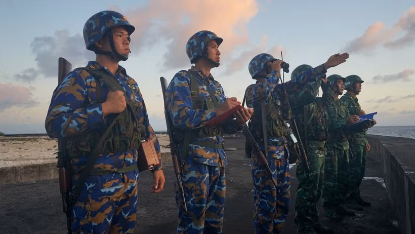 Công tác huấn luyện, sẵn sàng chiến đấu được duy trì cao độ tại Trường Sa, góp phần bảo vệ biên cương của Tổ quốc, đóng góp vào sự thành công của Đại hội đại biểu toàn quốc lần thứ XIV của Đảng. (Ảnh: TRUNG HƯNG)