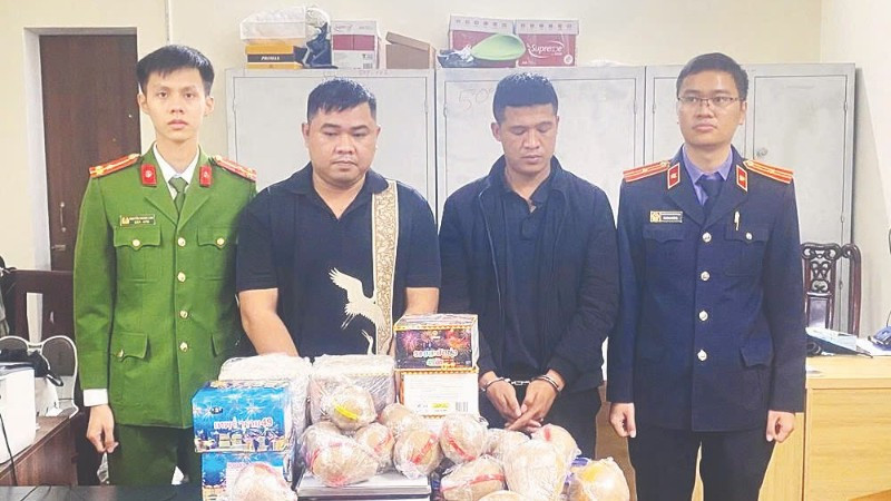 Các đối tượng bị bắt giữ trong đường dây mua bán thuốc pháo và tiền chất sản xuất thuốc pháo tại các tỉnh, thành phố trên cả nước do đối tượng Nguyễn Phú Đại cầm đầu.