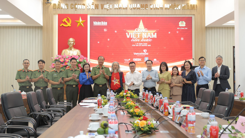 "Cùng Việt Nam tiến bước" lan tỏa tinh thần đoàn kết, khơi dậy niềm tự hào dân tộc và cống hiến cho các mục tiêu xã hội, môi trường, sức khỏe.