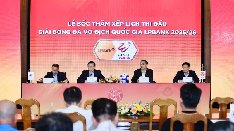Toàn cảnh lễ bốc thăm xếp lịch thi đấu V.League 1 - 2025/2026.