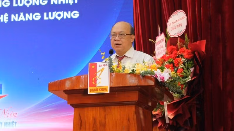 Phó Giáo sư, Tiến sĩ Huỳnh Quyết Thắng, Giám đốc Đại học Bách khoa Hà Nội phát biểu tại Lễ kỷ niệm. (Ảnh: BÍCH LIÊN)