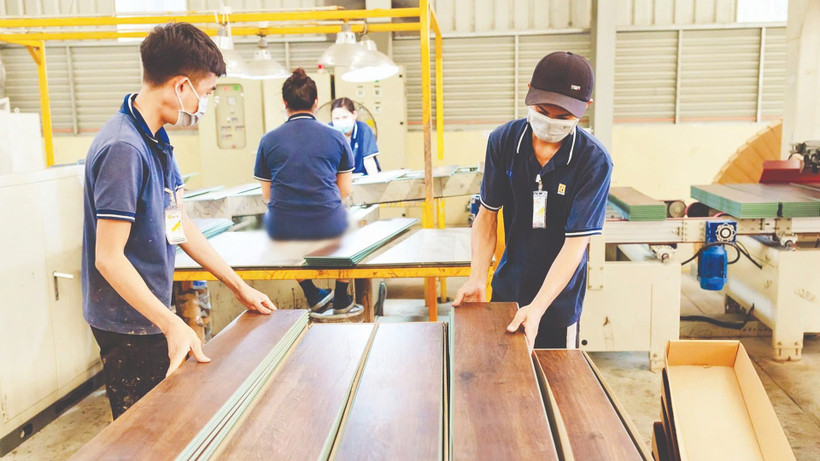 Sản xuất ván MDF xuất khẩu tại Nhà máy ở Khu Công nghiệp Đồng Phú, tỉnh Đồng Nai. (Ảnh: HOÀNG THÙY)