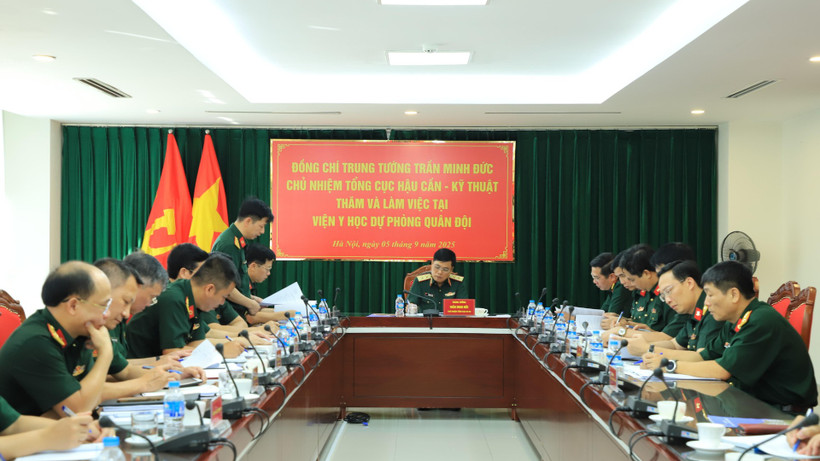 Trung tướng Trần Minh Đức, Chủ nhiệm Tổng cục Hậu cần-Kỹ thuật kiểm tra Viện Y học dự phòng Quân đội, Cục Quân y.