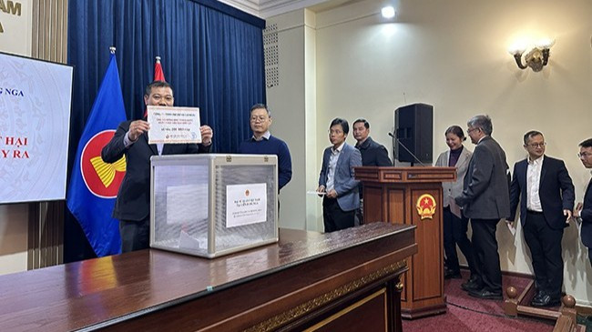 Buổi lễ quyên góp được tổ chức tại Đại sứ quán Việt Nam tại Liên bang Nga.