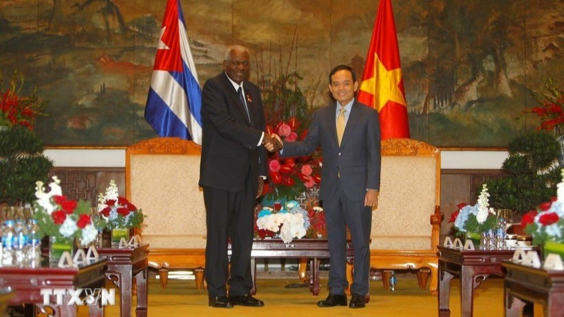 Bí thư Thành ủy Thành phố Hồ Chí Minh Trần Lưu Quang tiếp Chủ tịch Quốc hội Cuba Esteban Lazo Hernandez. (Ảnh: TTXVN)