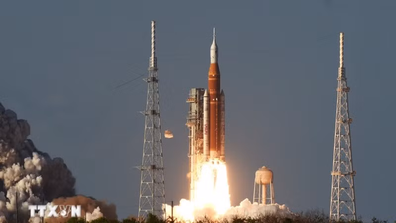 Mỹ: Các phi hành gia Artemis II gặp rắc rối với nhà vệ sinh khi đang bay tới Mặt Trăng