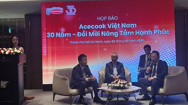 Lãnh đạo Công ty Acecook Việt Nam tại họp báo công bố chiến lược phát triển mới - “Cook Happiness Through Innovation – Đổi Mới Nâng Tầm Hạnh Phúc” diễn ra tại Thành phố Hồ Chí Minh.