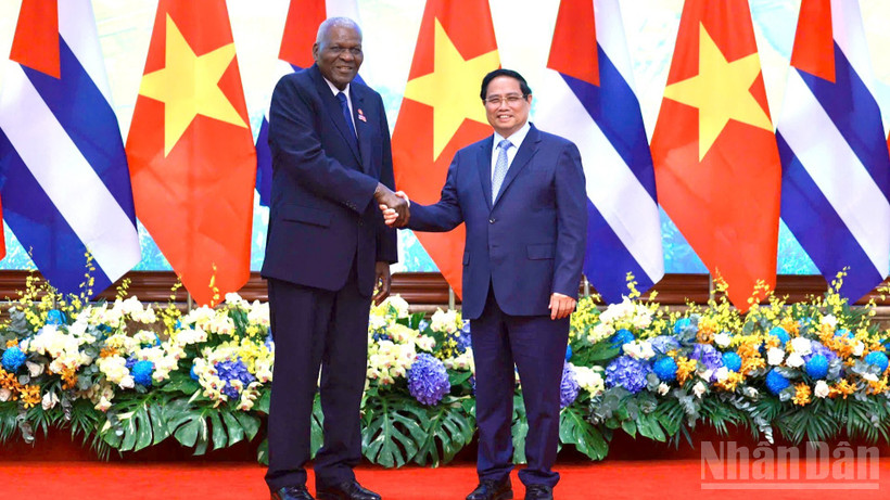 Thủ tướng Phạm Minh Chính và Chủ tịch Quốc hội Cuba Esteban Lazo Hernandez.